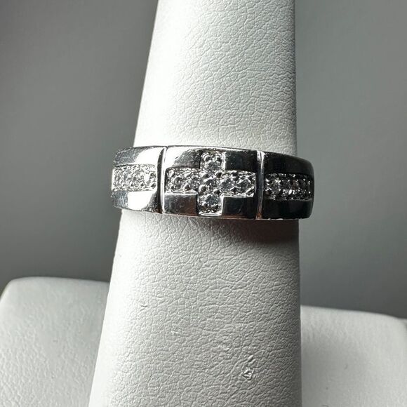 Stunning solid sterling silver ring with cz diamonds, size 5.5! - Picture 11 of 11